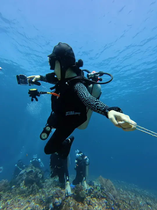 Diver with an underwater camera rig